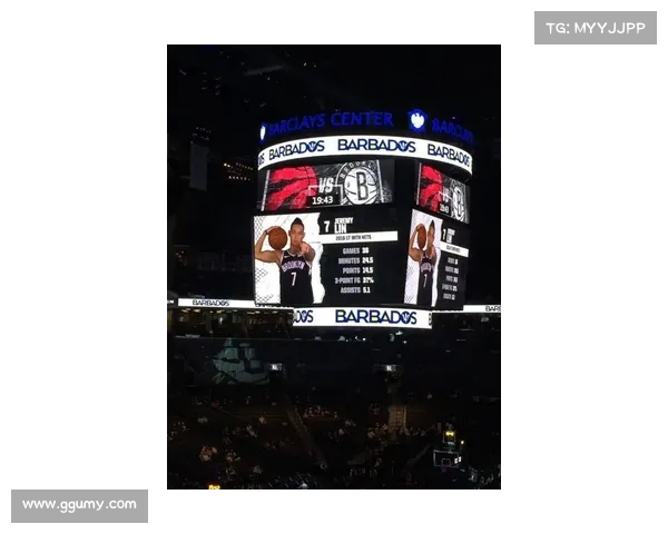 奥蓬达为朗斯球迷送球衣表达感激之情 热情回馈老东家支持 奥蓬达为朗斯球迷送球衣表达感激之情 热情回馈老东家支持